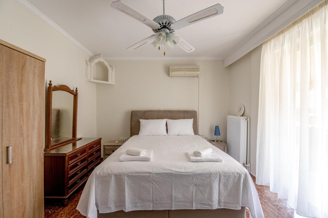 Evie'S Cozy Apartment Atene Esterno foto